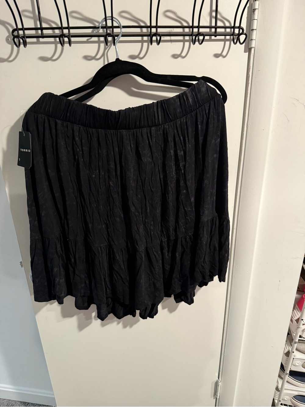 BNWT 14-16 torrid Black-gray Crinkle Tiered Skater Skirt